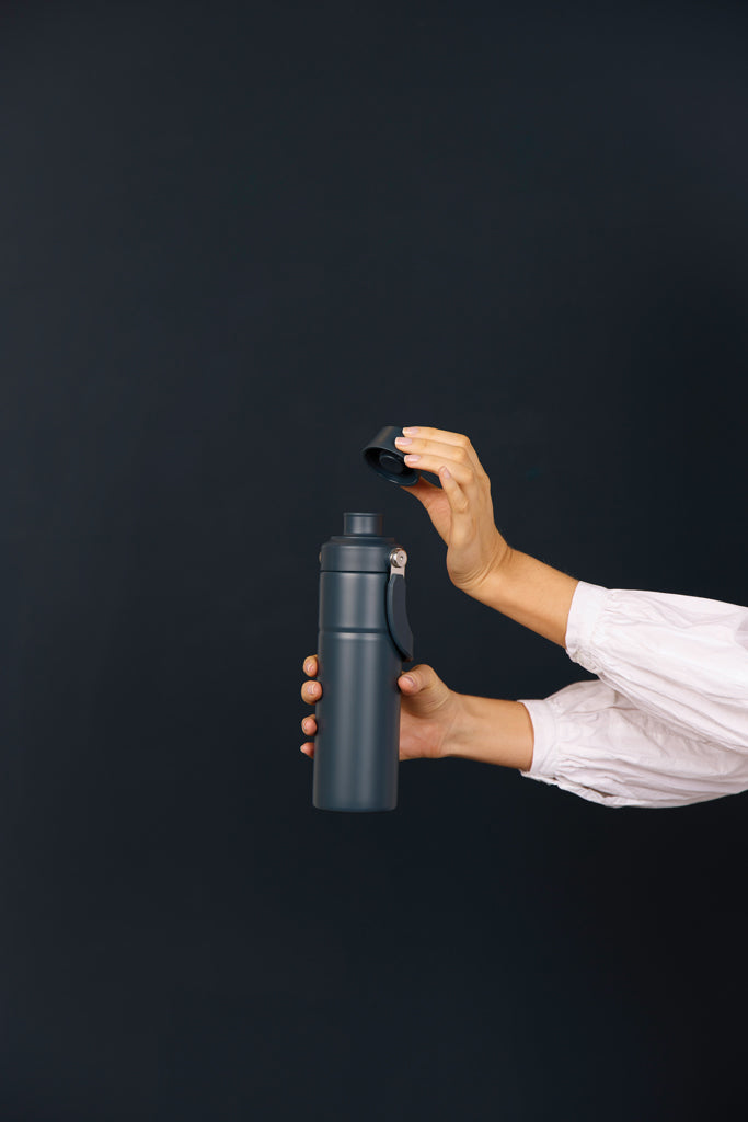 Load image into Gallery viewer, Vinga Baltimore Trek RCS recycled stainless steel 600ML water bottle, eco-friendly drinkware with screw cap, black finish.