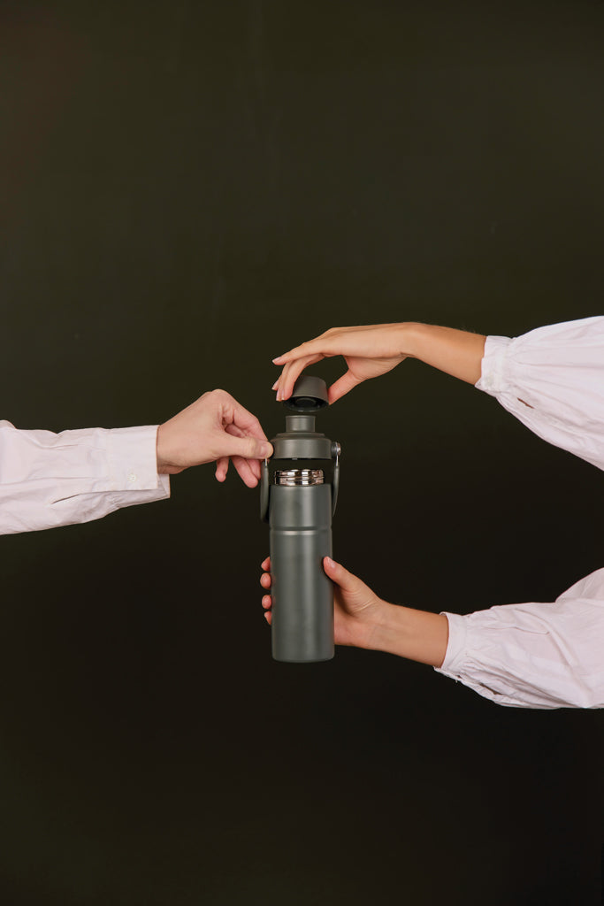 Load image into Gallery viewer, Vinga Baltimore Trek RCS recycled stainless steel bottle, 600ml drinkware with a sleek design and secure lid.