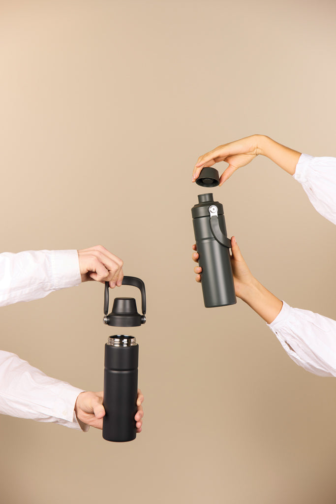 Load image into Gallery viewer, Vinga Baltimore Trek RCS recycled stainless steel 600ml water bottle with lid, eco-friendly drinkware for hydration.
