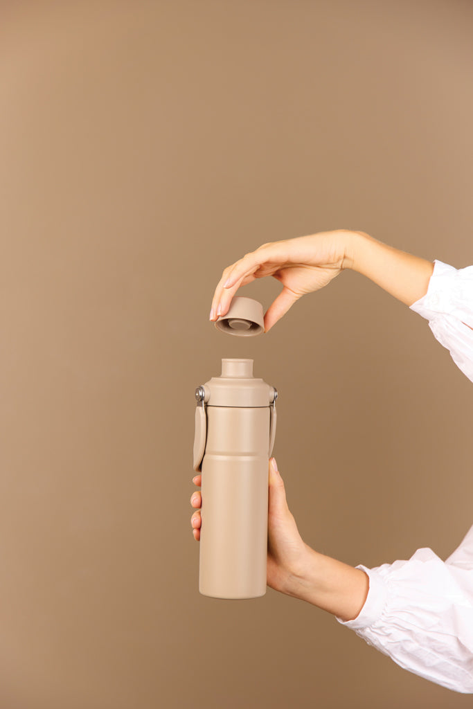 Load image into Gallery viewer, Vinga Baltimore Trek RCS recycled stainless steel water bottle, 600ml, with sleek design and screw-top lid for durable drinkware