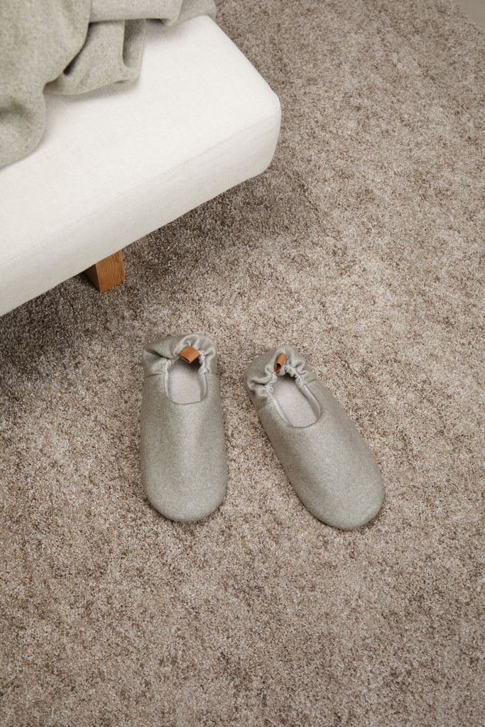 Load image into Gallery viewer, RCS RPET slippers L/XL - Custom Wood Designs