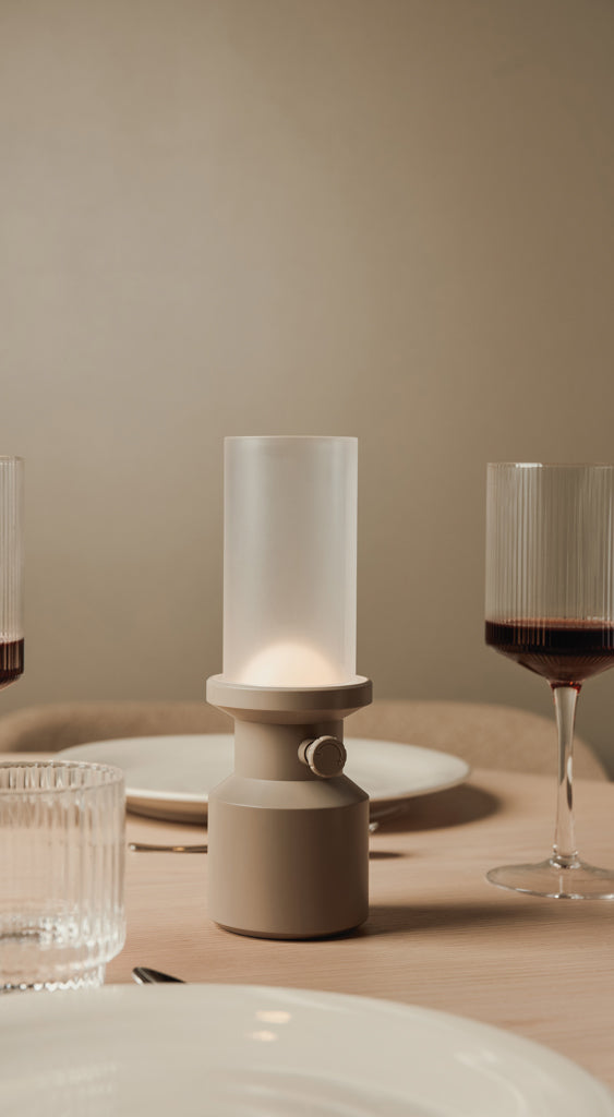 Load image into Gallery viewer, Vinga Niori RCS table lamp in black with a sleek, modern design, suitable for tools and lighting applications.