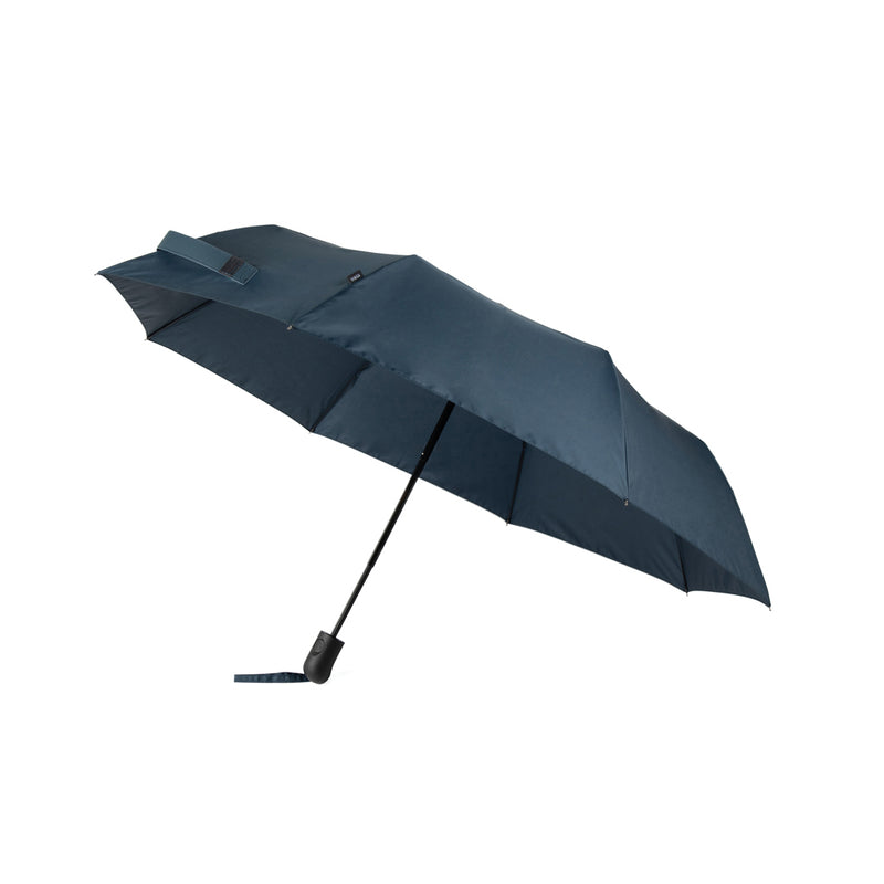 Load image into Gallery viewer, Vinga Baltimore AWARE™ RPET 21-inch umbrella open with green canopy and sturdy handle on a city street.