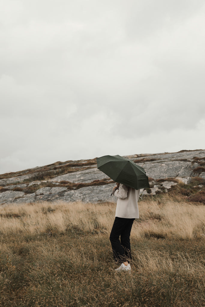 Load image into Gallery viewer, Vinga Baltimore AWARE™ RPET 21-inch umbrella open with green canopy and sturdy handle, eco-friendly rain protection.