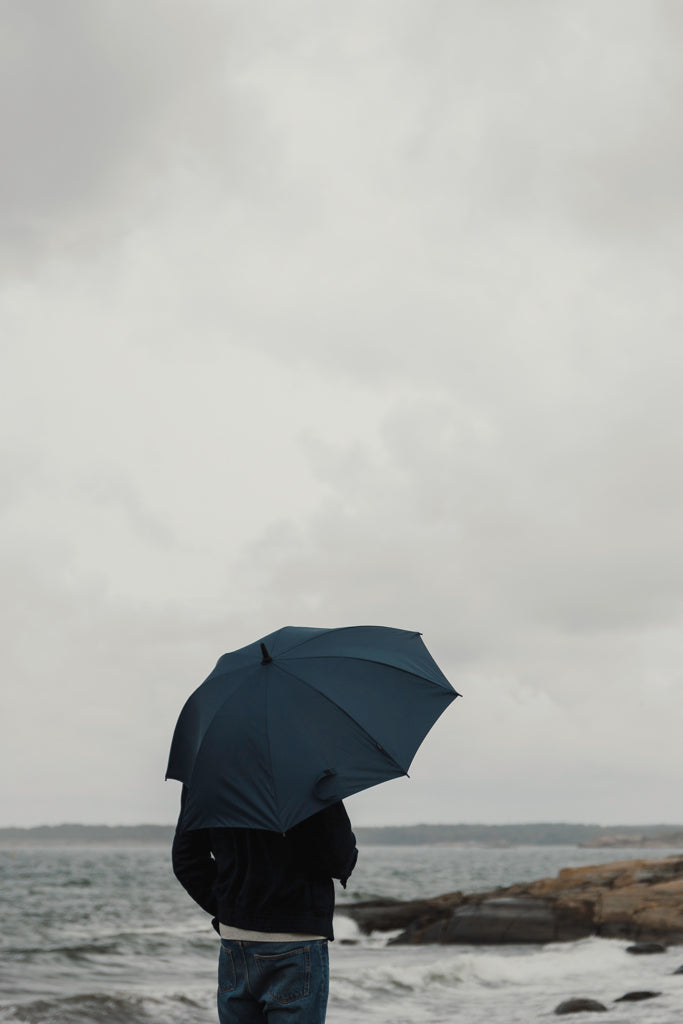 Load image into Gallery viewer, Vinga Baltimore AWARE™ RPET 23-inch umbrella open with green canopy and sturdy handle, eco-friendly design.