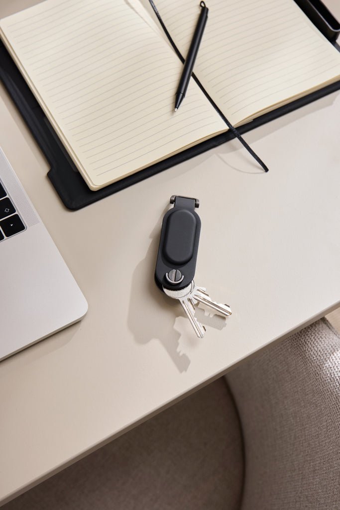 Load image into Gallery viewer, Baltimore RCS Key Organiser With Finder Dual - Custom Wood DesignsVinga Baltimore RCS Key Organizer with Finder Dual for phone and tablet accessories, compact and stylish key storage solution.Phone & Tablet accessoriesV3010201Recycled Polyurethane,Recycled ABSblack