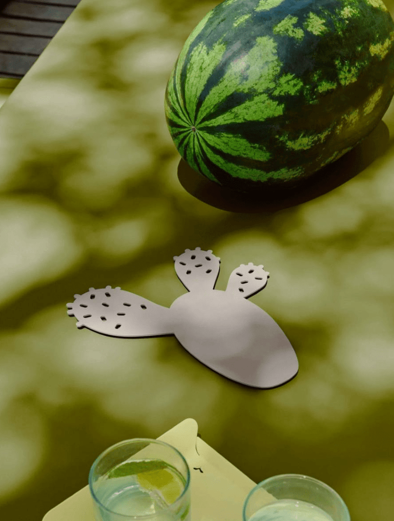 Load image into Gallery viewer, Fermob Cactus Bouquet Sauvage non-slip metal pad in clay grey, 25.5 x 24 cm, designed for stable surface protection.