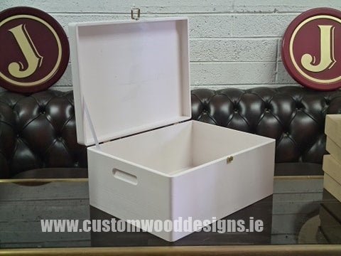Load image into Gallery viewer, White Wood Box PHW3 29 X 21 X 14 cm Box Painted White pin bedroom deco box box with lid chest container room deco with lock wood wooden box-painted-white-default-title-white-wood-box-phw3-29-x-21-x-14-cm-53611811504471