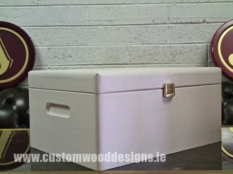 Load image into Gallery viewer, White Wood Box PHW4 33 X 25 X 15,5 cm Box Painted White pin bedroom deco box box with lid chest container gift room deco with lock wood wooden box-painted-white-default-title-white-wood-box-phw4-33-x-25-x-15-5-cm-53611810390359