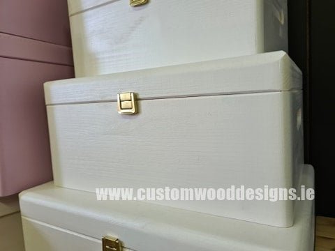Load image into Gallery viewer, White Wood Box PHW4 33 X 25 X 15,5 cm Box Painted White pin bedroom deco box box with lid chest container gift room deco with lock wood wooden box-painted-white-default-title-white-wood-box-phw4-33-x-25-x-15-5-cm-53611812553047