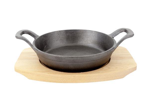 Load image into Gallery viewer, Cast iron dish with a wooden base, 155mm - Custom Wood DesignsCast iron dish with wooden base by Fine Dine, 155mm, showcasing a black cast iron cooking or serving dish on a wooden stand.cast iron dish5112637