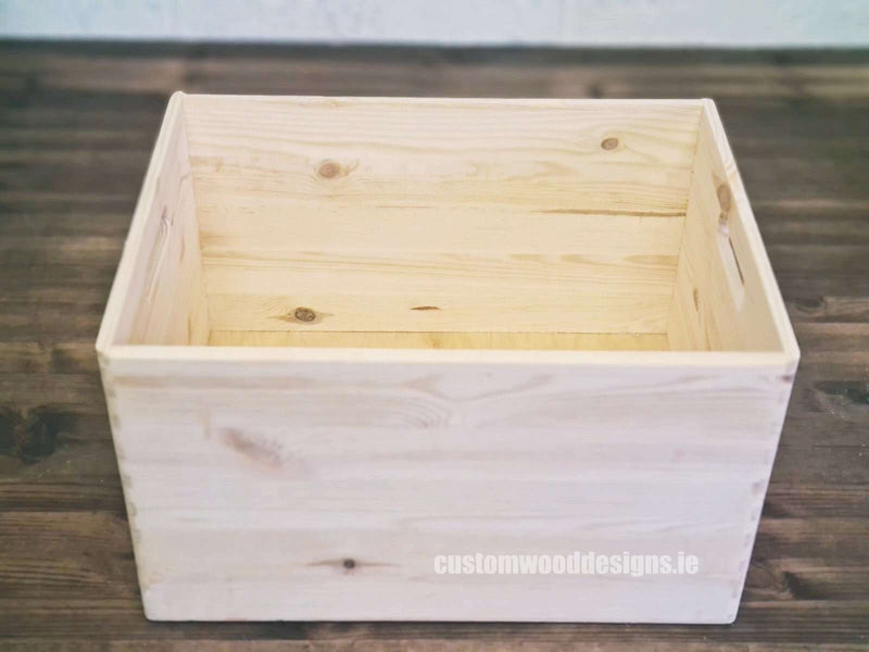 Load image into Gallery viewer, HighFive Pine Wood Box 40 X 30 X 23 cm OB5 Box with Handle pin bedroom deco box room deco wood wooden highfive-pine-wood-box-40-x-30-x-23-cm-ob5custom-wood-designsbox-with-handle-540595_c5083c11-fce4-4ab0-a484-b4cd8f270a12