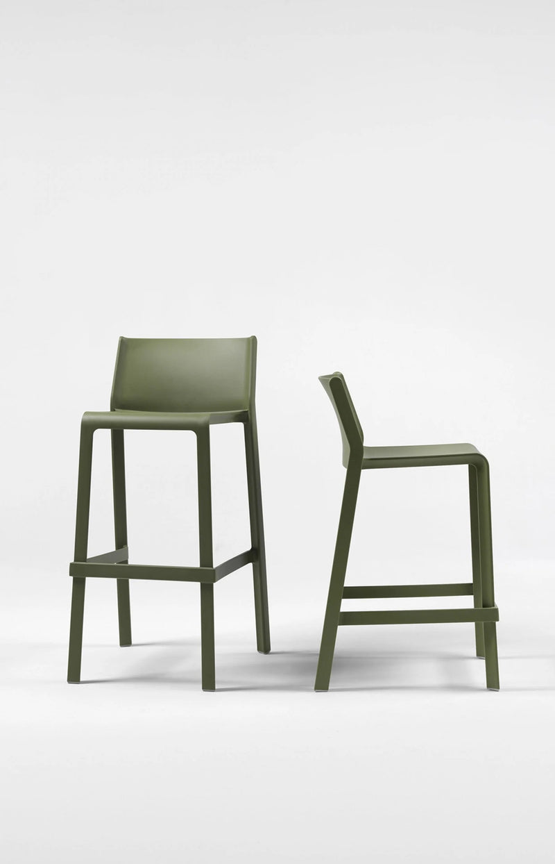 Load image into Gallery viewer, Nardi Trill Stool outdoor bar stool – lifestyle 9