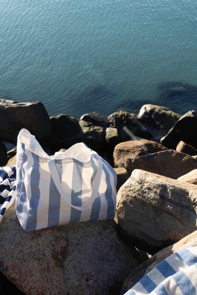 Load image into Gallery viewer, Lagoa GRS beach bag - Custom Wood DesignsVinga Lagoa GRS beach bag with woven design, large main compartment, and sturdy handles for travel and beach outings.Bags & TravelV7620615Recycled cotton,Recycled polyesterlight blue