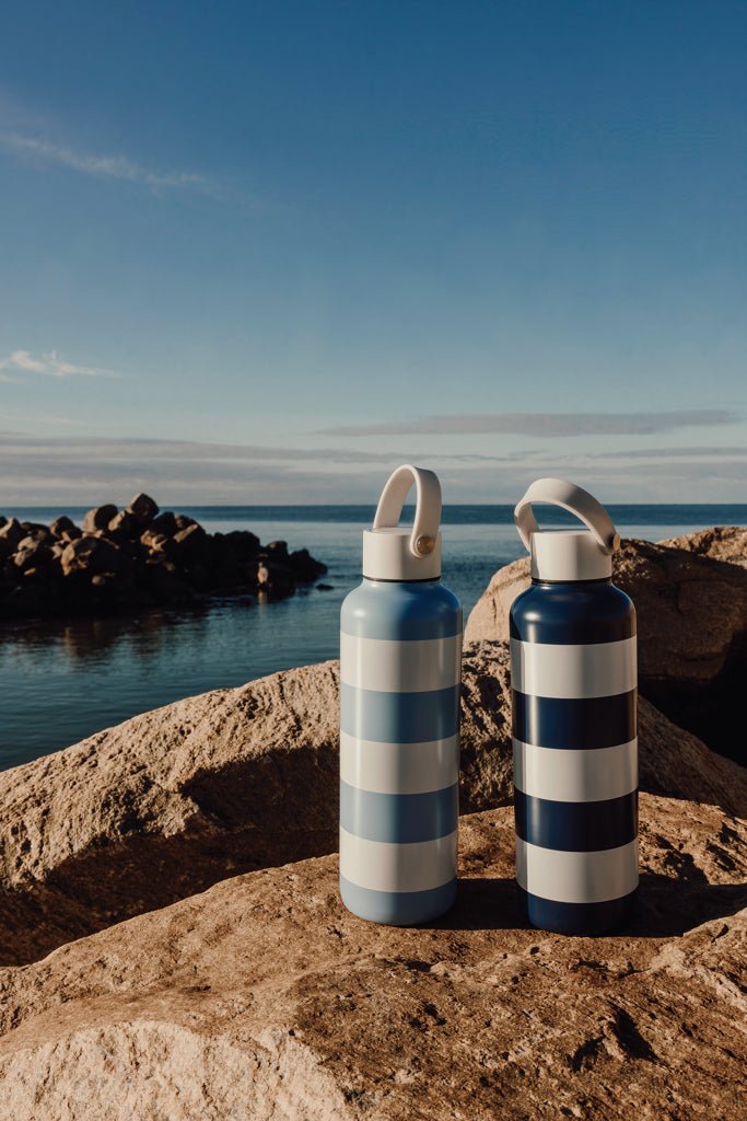 Load image into Gallery viewer, Lagoa RCS SS bottle 600 ML - Custom Wood DesignsVinga Lagoa RCS SS 600ML drinkware bottle with stainless steel body and screw-top lid, on white backgroundDrinkwareV4300815Recycled Stainless steel,Polypropylenelight blue