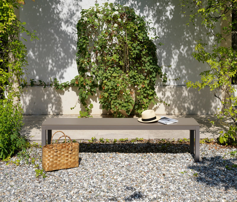 Load image into Gallery viewer, Nardi Aluminum Rio outdoor bench with sleek design, featuring a durable aluminum frame and slatted seat for outdoor seating.