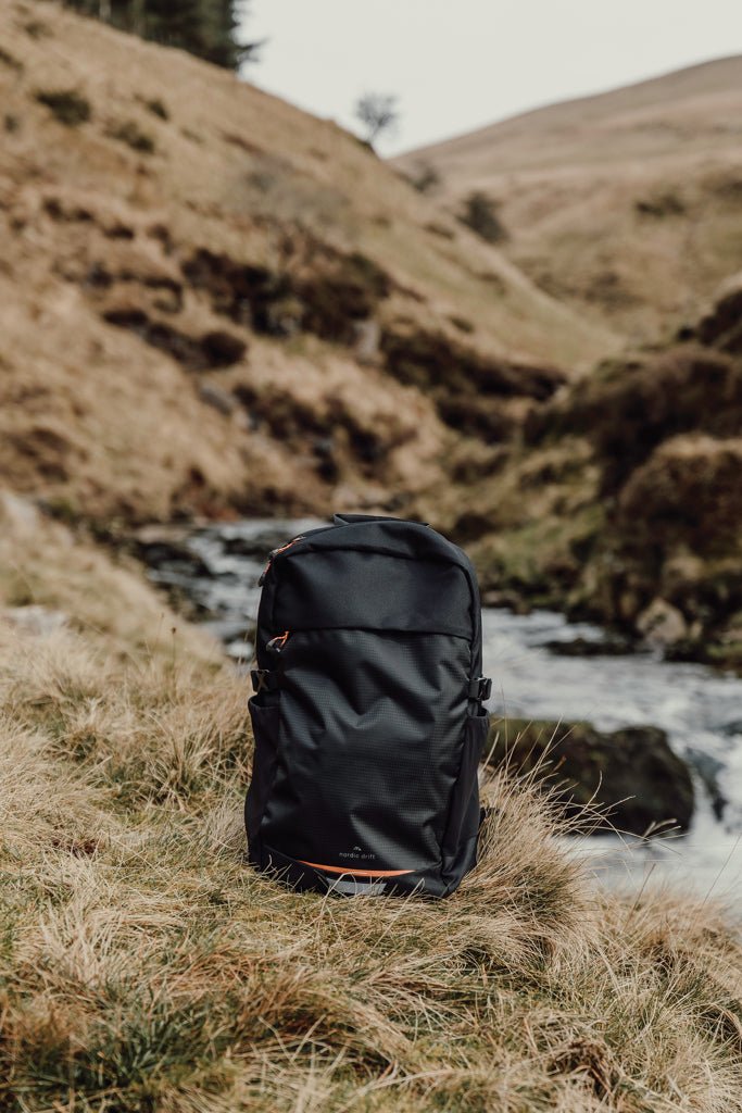 Load image into Gallery viewer, Nordic Drift Trail RCS daypack 16L - Custom Wood DesignsNordic Drift Trail RCS 16L daypack with adjustable straps and multiple compartments, designed for outdoor travel and hiking.Bags & TravelND200.0201rPET,rPETblack