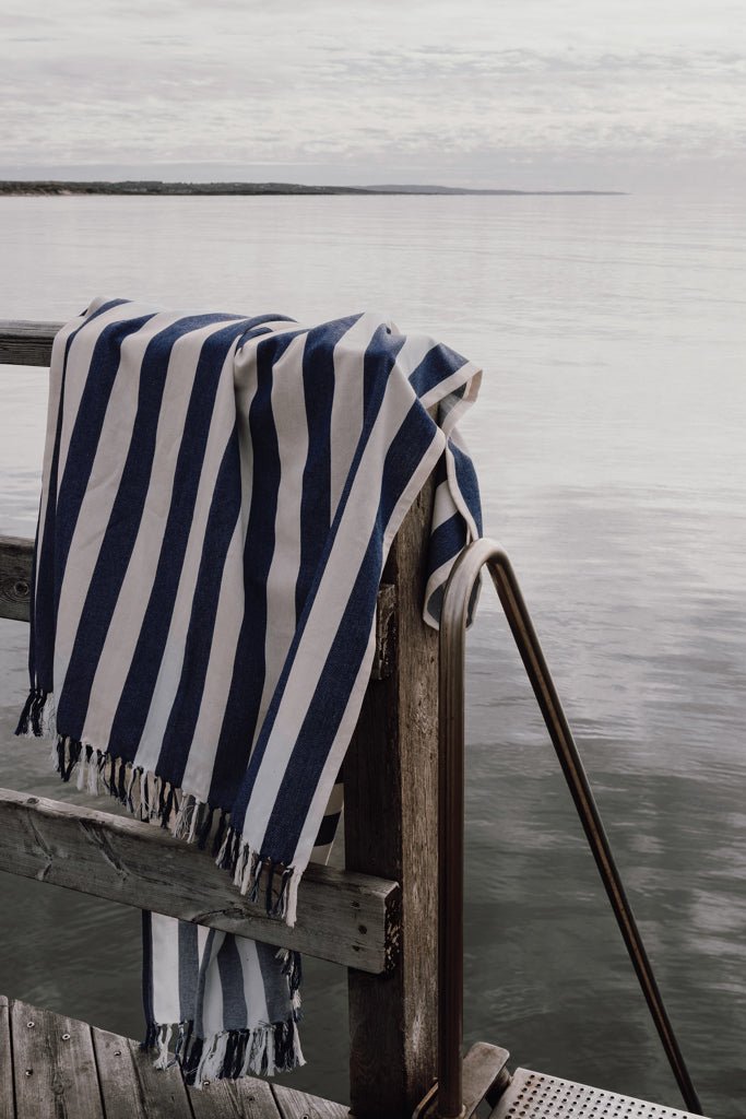 Load image into Gallery viewer, Ornos GRS hammam family towel - Custom Wood DesignsVinga Ornos GRS hammam family outdoor towel with textured fabric, large size, and vibrant blue and white pattern.OutdoorV4502219Recycled cotton,Recycled polyesterbeige