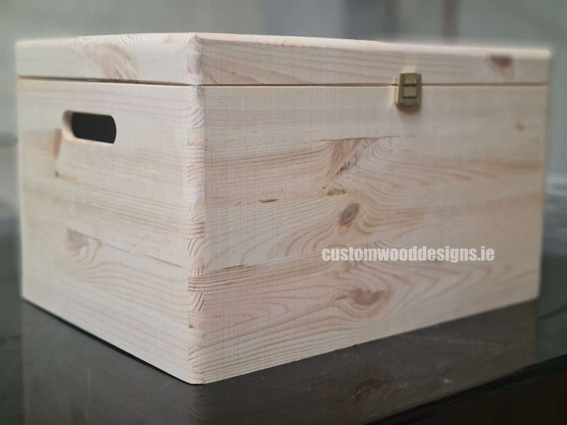 Load image into Gallery viewer, Pine Box MPB3 Custom Wood Designs __label: Upload Logo pine-box-mpb3custom-wood-designs-243107_6f2bfcbb-fbe9-4b53-b79b-e60a951bdea4