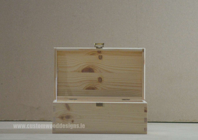 Load image into Gallery viewer, Pine Wood Chest CB1 23X13X12 cm Chest Box pin chest lock lockable box small trunk pine-wood-chest-cb1-23x13x12-cmcustom-wood-designschest-box-285984_b8af7735-c307-412b-acfb-eb45d8fcb9c3