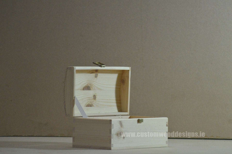Load image into Gallery viewer, Pine Wood Chest CB1 23X13X12 cm Chest Box pin chest lock lockable box small trunk pine-wood-chest-cb1-23x13x12-cmcustom-wood-designschest-box-447356_34908aff-da52-4962-8514-481c0222f12b