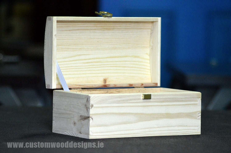 Load image into Gallery viewer, Pine Wood Chest CB1 23X13X12 cm Chest Box pin chest lock lockable box small trunk pine-wood-chest-cb1-23x13x12-cmcustom-wood-designschest-box-941266_950c28a6-2caf-4c1f-81dd-7b66a822a248