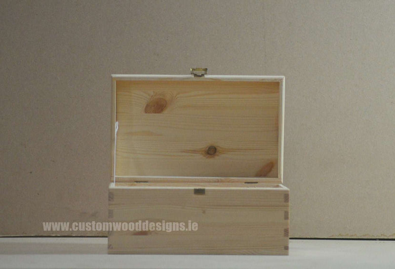 Load image into Gallery viewer, Pine Wood Chest CB2 26 X 16 X 13,5 cm Chest Box pin pine-wood-chest-cb2-26-x-16-x-135-cmcustom-wood-designschest-box-211583_5100070b-dd11-4fcd-b1a3-45e5f2afdba9