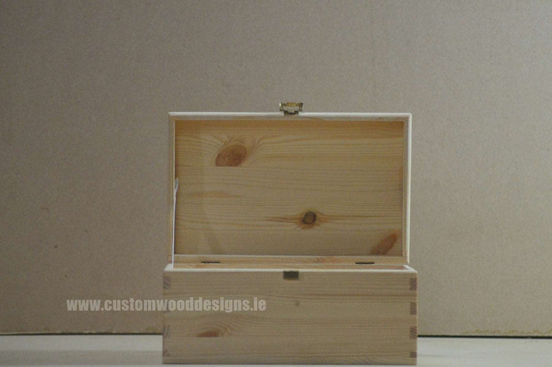Load image into Gallery viewer, Pine Wood Chest CB2 26 X 16 X 13,5 cm Chest Box pin pine-wood-chest-cb2-26-x-16-x-135-cmcustom-wood-designschest-box-718689_4913ed40-4121-46a9-a582-f88653364ceb