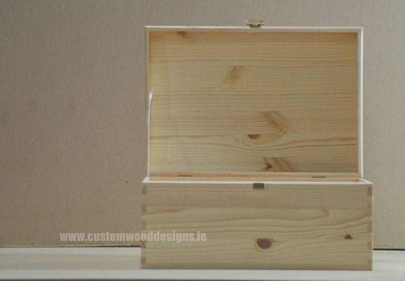 Load image into Gallery viewer, Pine Wood Chest CB4 32x22x16 cm Chest Box pin bedroom deco box box with lid container room deco small box storage small box wood wooden pine-wood-chest-cb4-32x22x16-cmcustom-wood-designschest-box-720334_69e79c79-dfe0-4051-b77f-8006b998e273