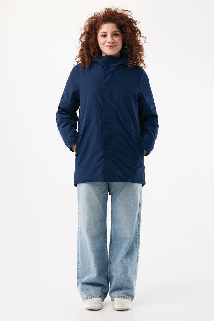Load image into Gallery viewer, Iqoniq Thelon recycled polyester parka with custom wood design, navy textile, showcasing its eco-friendly fabric and stylish details.