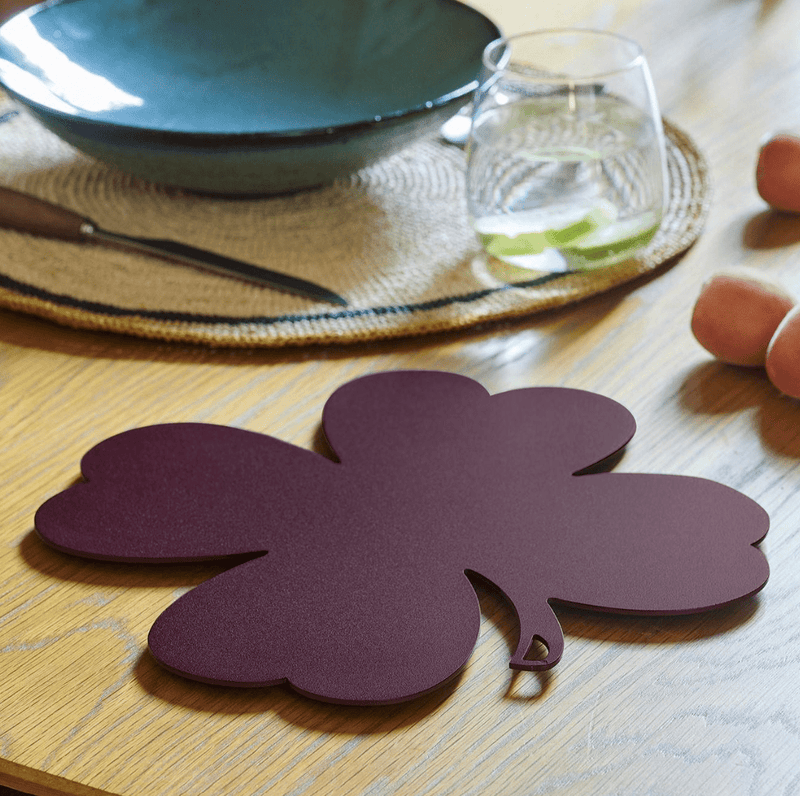 Load image into Gallery viewer, Fermob TRÈFLE non-slip metal trivet pad, 27x27 cm, black cherry color, protects surfaces from hot cookware.