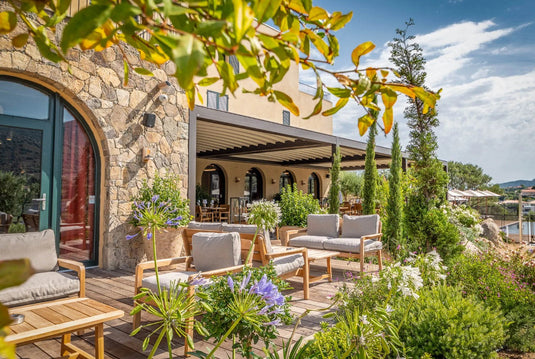 Top 3 Benefits of Choosing Bespoke Hospitality Furniture for Your Venue