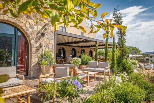 Top 3 Benefits of Choosing Bespoke Hospitality Furniture for Your Venue - Custom Wood Designs
