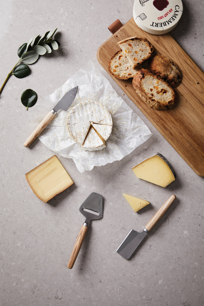Load image into Gallery viewer, VINGA Retro cheese set - Custom Wood Designs

