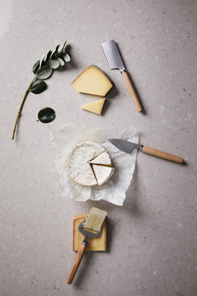 Load image into Gallery viewer, VINGA Retro cheese set - Custom Wood Designs
