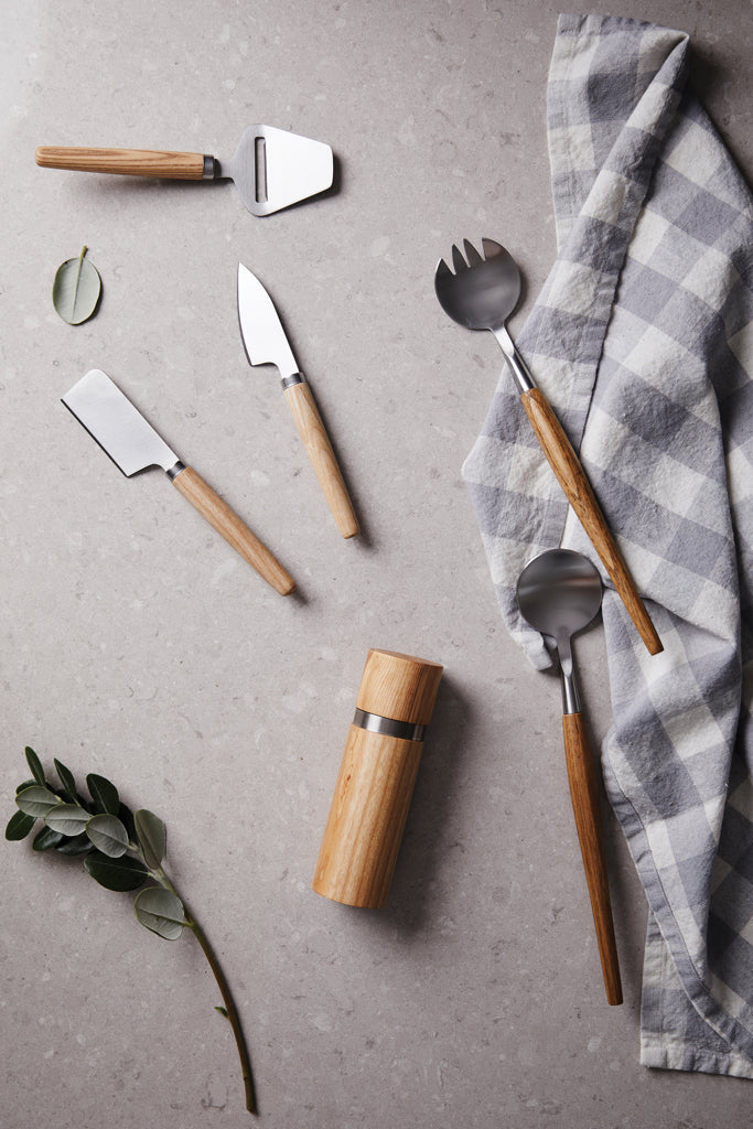 Load image into Gallery viewer, VINGA Retro cheese set - Custom Wood Designs

