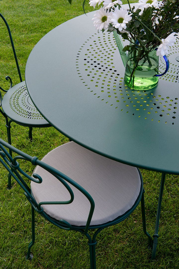 Load image into Gallery viewer, Fermob Basics Outdoor Seat Cushion Ø39 cm – lifestyle
