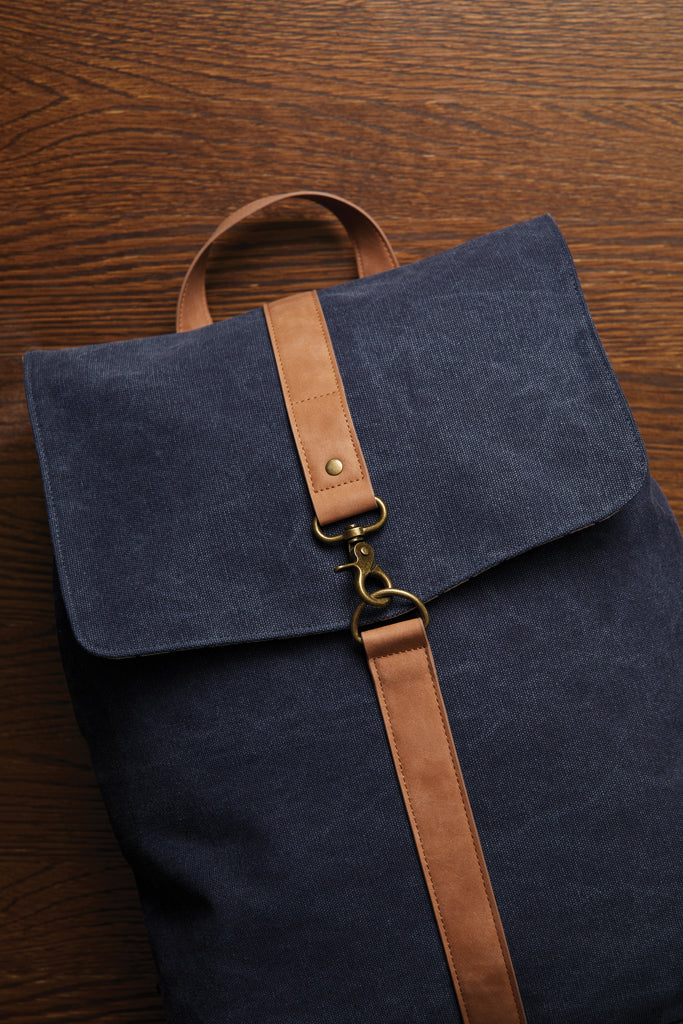 Load image into Gallery viewer, Vinga Bosle backpack made of GRS recycled canvas, stylish and eco-friendly bags and travel accessory with adjustable straps.
