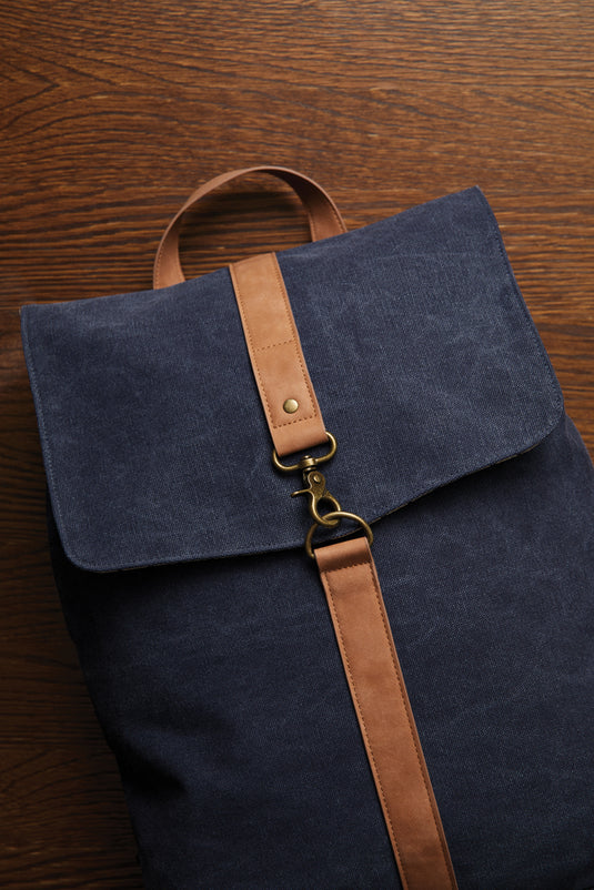 Vinga Bosle backpack made of GRS recycled canvas, stylish and eco-friendly bags and travel accessory with adjustable straps.