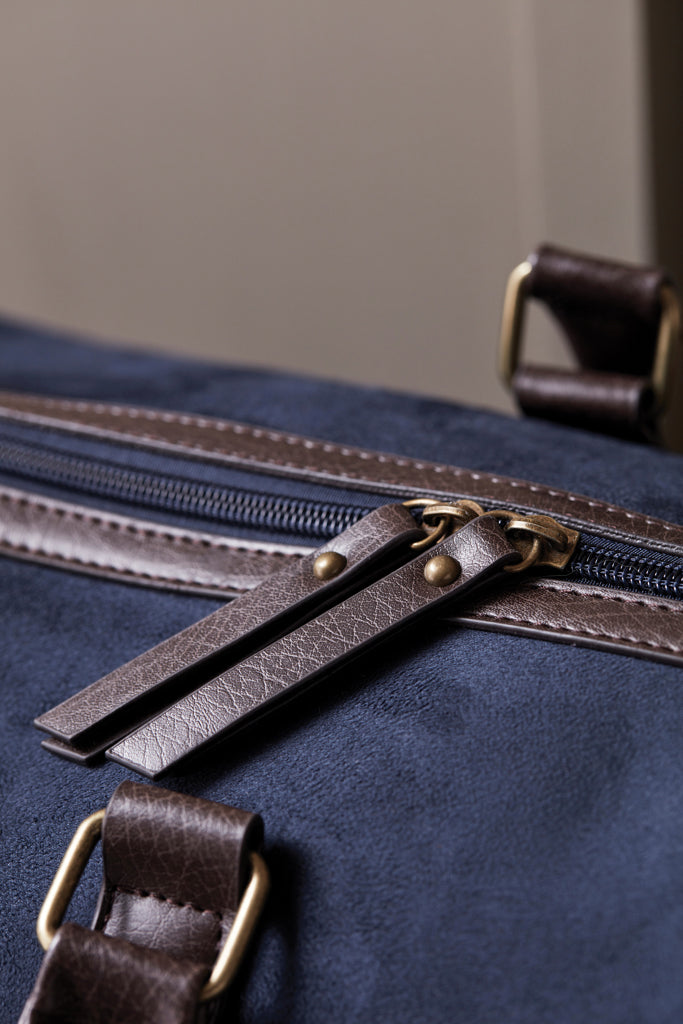 Load image into Gallery viewer, Hunto Weekend Bag - Custom Wood Designs
