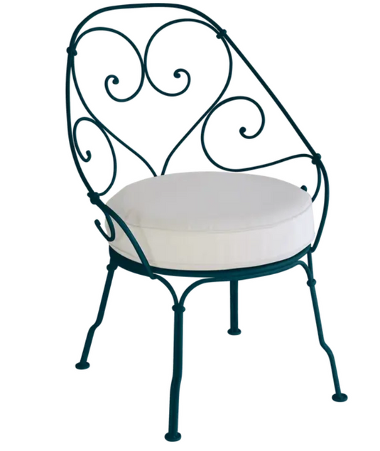 Fermob 1900 Carbriolet outdoor armchair in off-white metal with curved armrests and slatted seat, suitable for garden or patio.