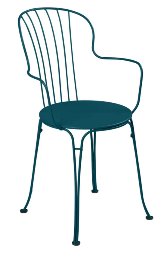 Fermob OPÉRA+ outdoor metal armchair with curved design and colorful finish, ideal for patio or garden seating.