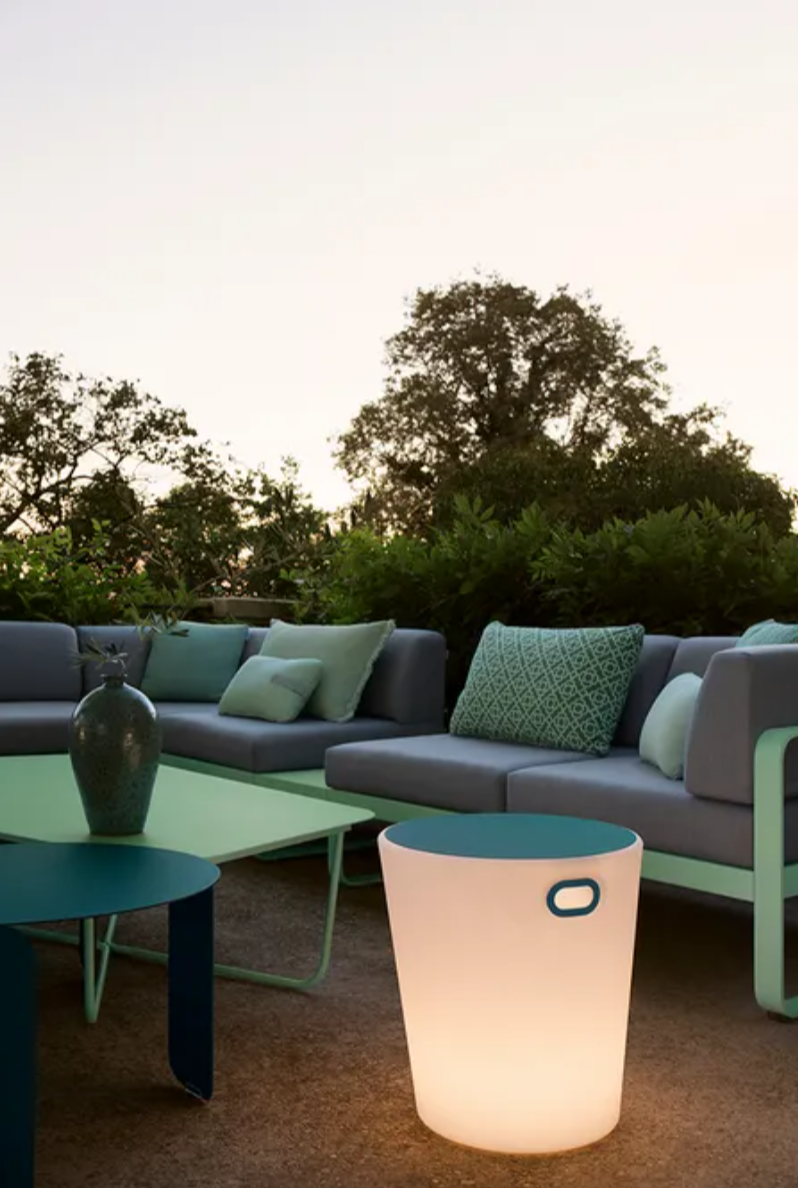 Load image into Gallery viewer, Outdoor lighting stool by Custom Wood Designs featuring a colorful Acapulco-style lamp with a 44 cm height.
