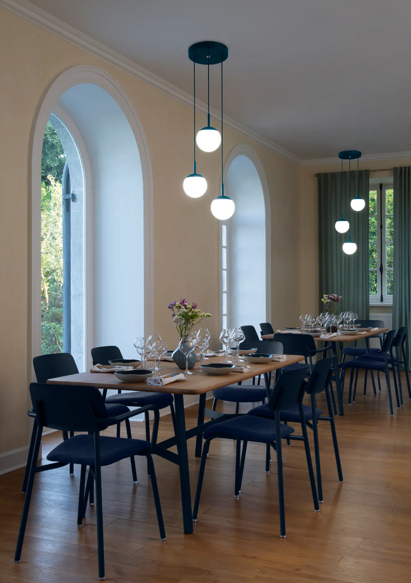 Load image into Gallery viewer, Fermob SO'O oak dining table, 180x90 cm, with six seats, made of natural oak wood, ideal for restaurant or home dining.
