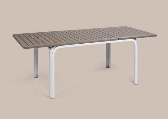 Nardi Alloro 140–210 extensible outdoor table with wooden slats and metal frame for patio outdoor dining furniture.