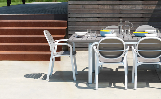 Nardi Alloro 210–280 extensible outdoor table by Custom Wood Designs, showing a wooden table with extendable leaves.