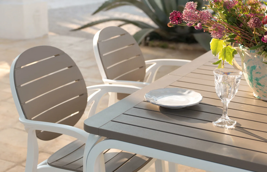 Alloro 210–280 extensible outdoor table by Nardi, made of durable wood, shown with extended surface and sleek design.