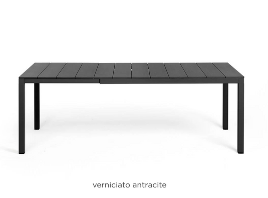 Nardi Rio Alu 140 Extensible outdoor table in anthracite finish, designed for outdoor dining and gatherings.