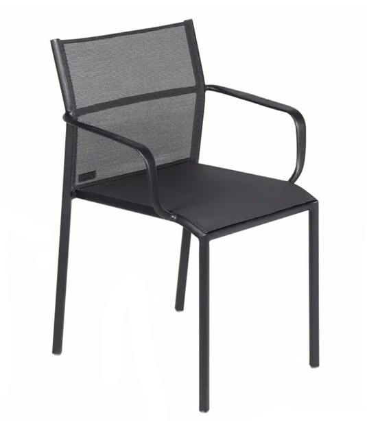 Fermob Cadiz outdoor armchair with antracite aluminum frame and technical fabric seat, designed for outdoor use.