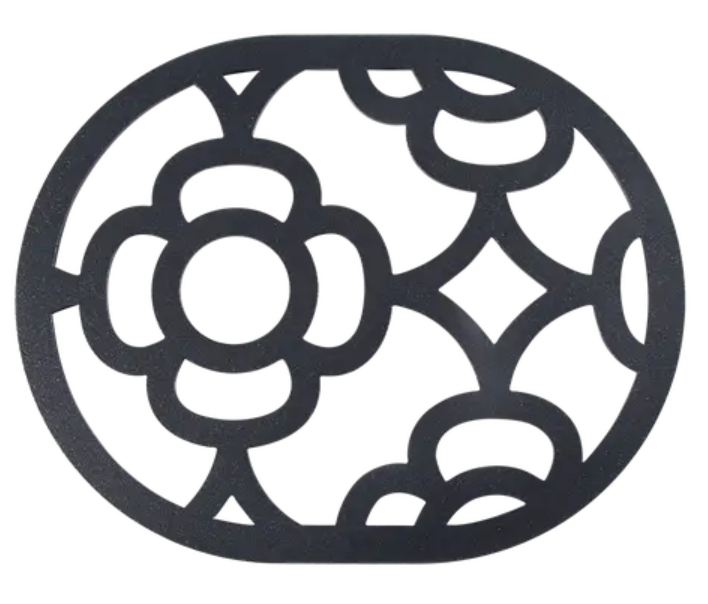 Load image into Gallery viewer, Antracite Fermob LORETTE non-slip metal trivet pad measuring 22 x 17.5 cm with textured surface for heat protection.
